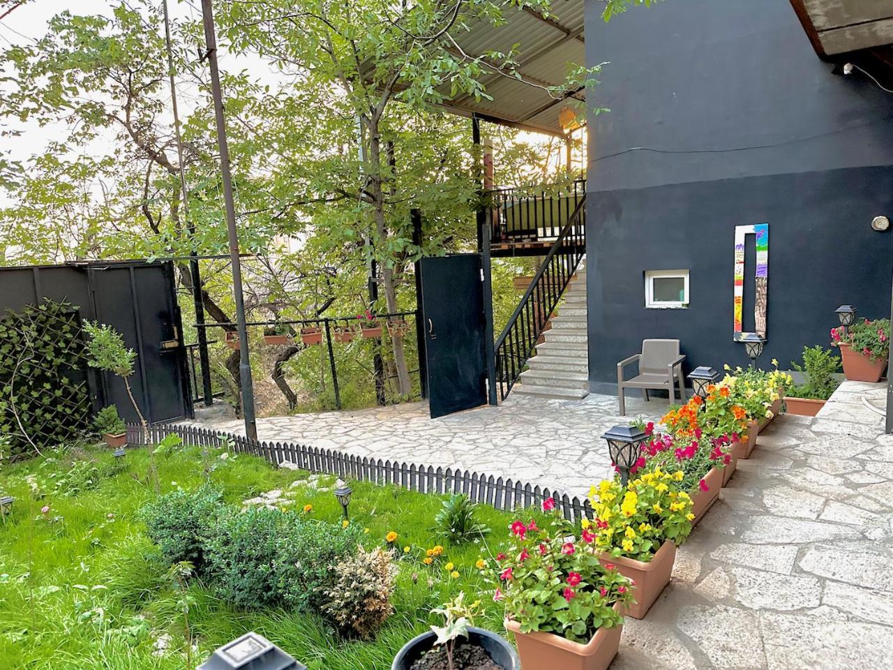 Cosy Studio With Beautiful Garden Ереван Екстериор снимка